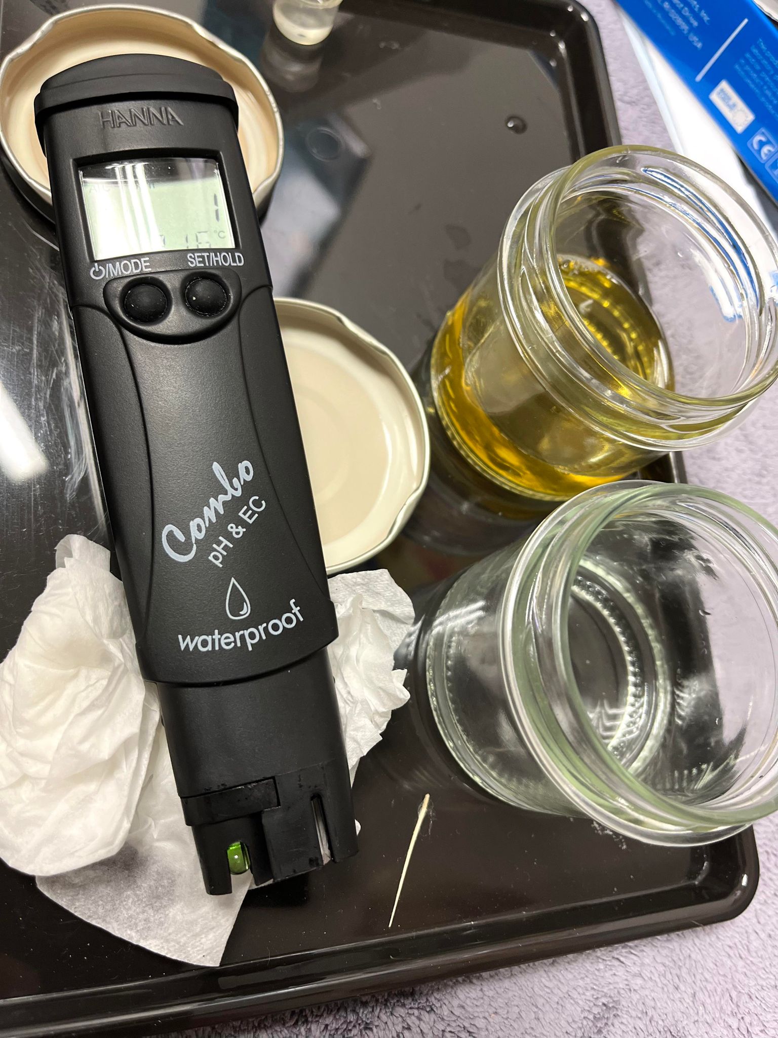 Matériel de mesure pH et conductivité utilisé pendant une séance de Pura Detox